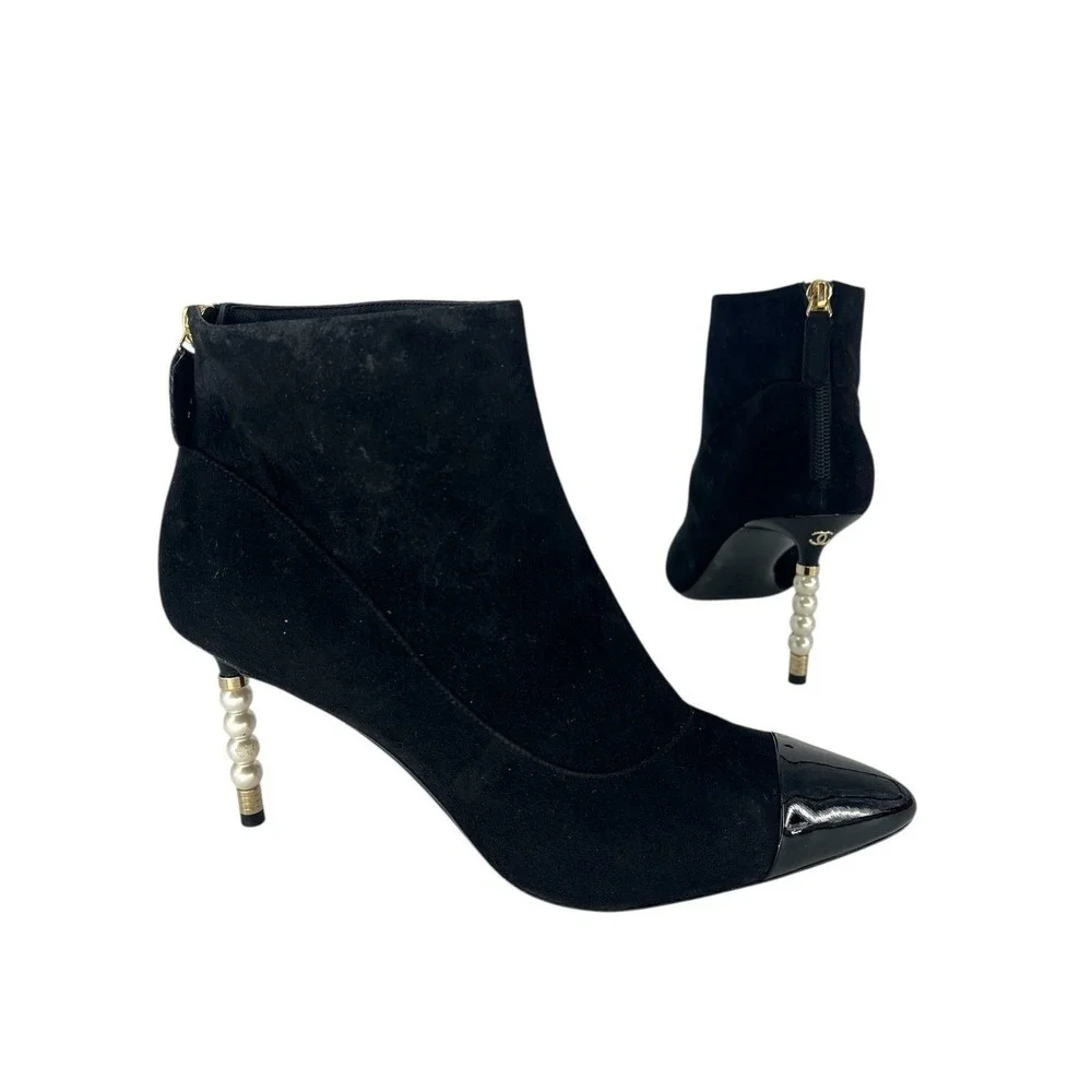 Chanel 2020 CC Suede Pearl Heel Cap Toe Logo Boots Black Size 40.5‎